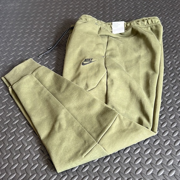 Nike Men’s Tech Fleece Taper Leg Pants - New - Picture 5 of 8